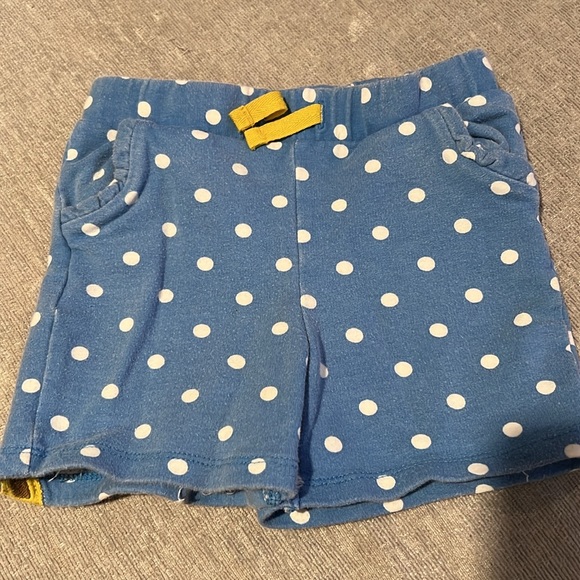 Baby Boden giraffe drawstring shorts - Picture 2 of 3